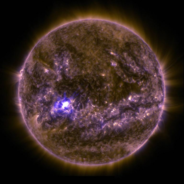 Il risveglio del Sole: il primo potente brillamento 2015