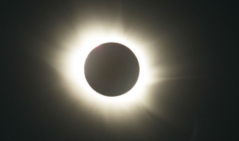 Tutta l’eclissi di Sole in un video