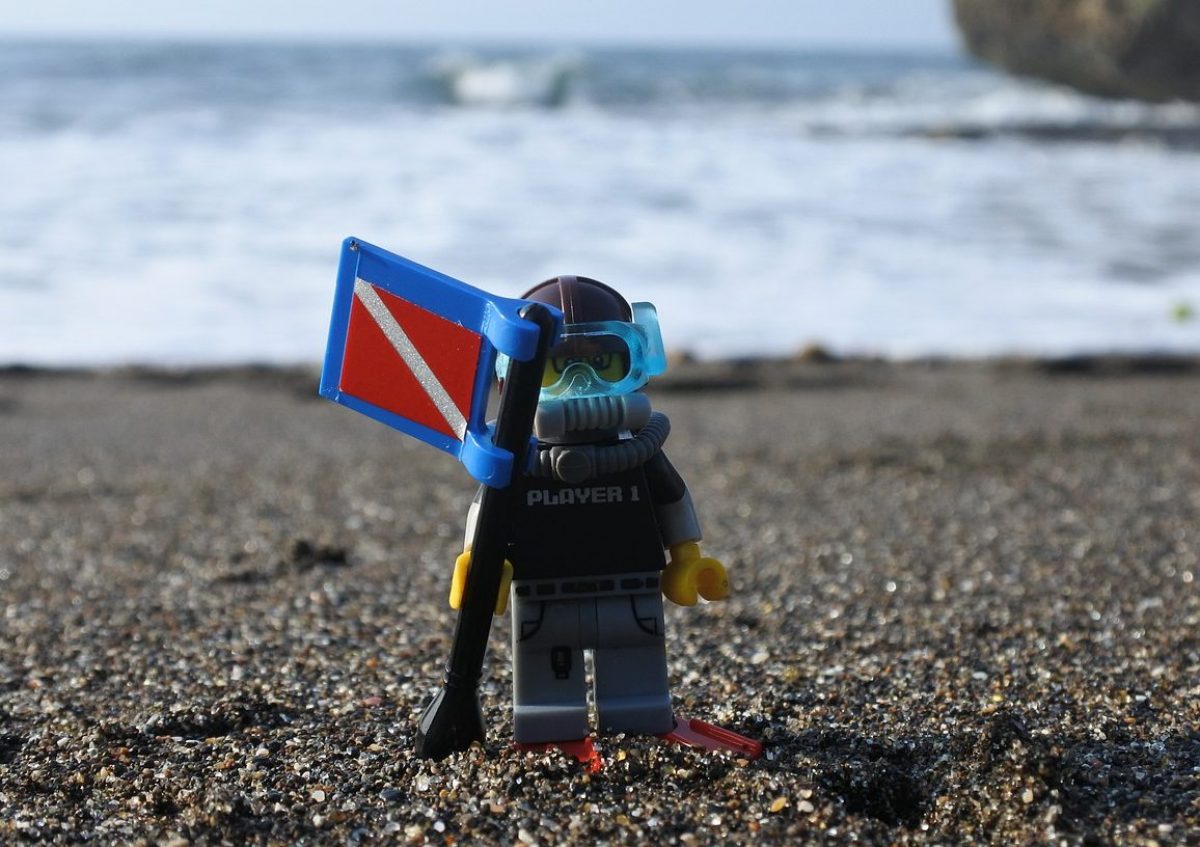 Il mare ci mette più di mille anni per consumare un mattoncino Lego -  Galileo